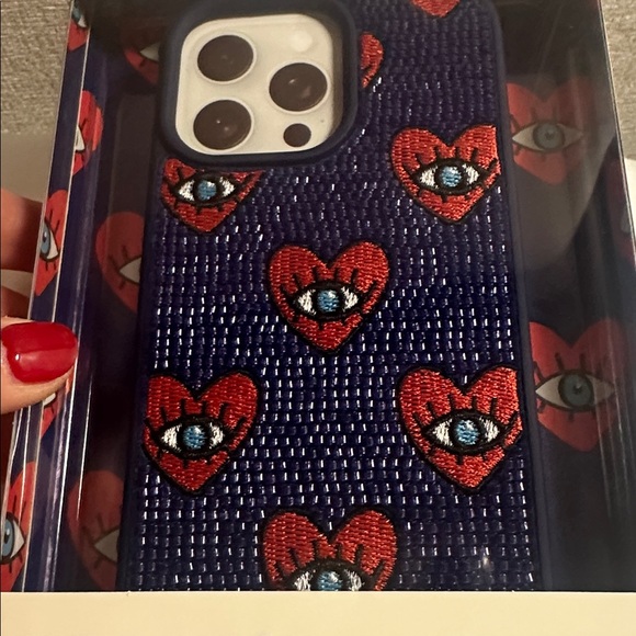 MVMT limited edition heart’s eye iPhone 16 pro max case - Picture 2 of 3